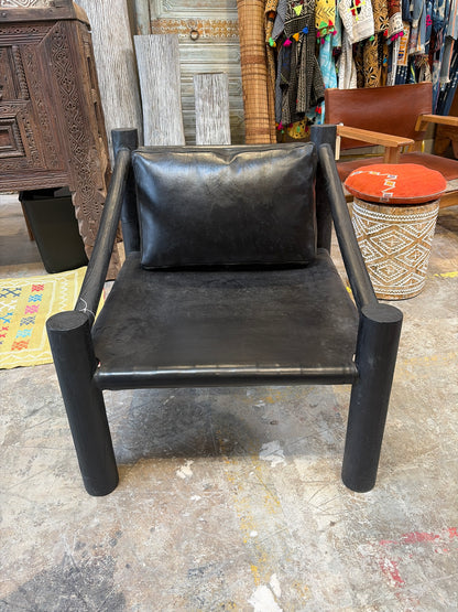 Bali Contemporary Leather & Black Wood Sling Lounge Chair – Black
