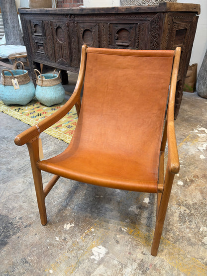 Bali Contemporary  Leather & Wood Curved Sling Lounge Chair – Camel