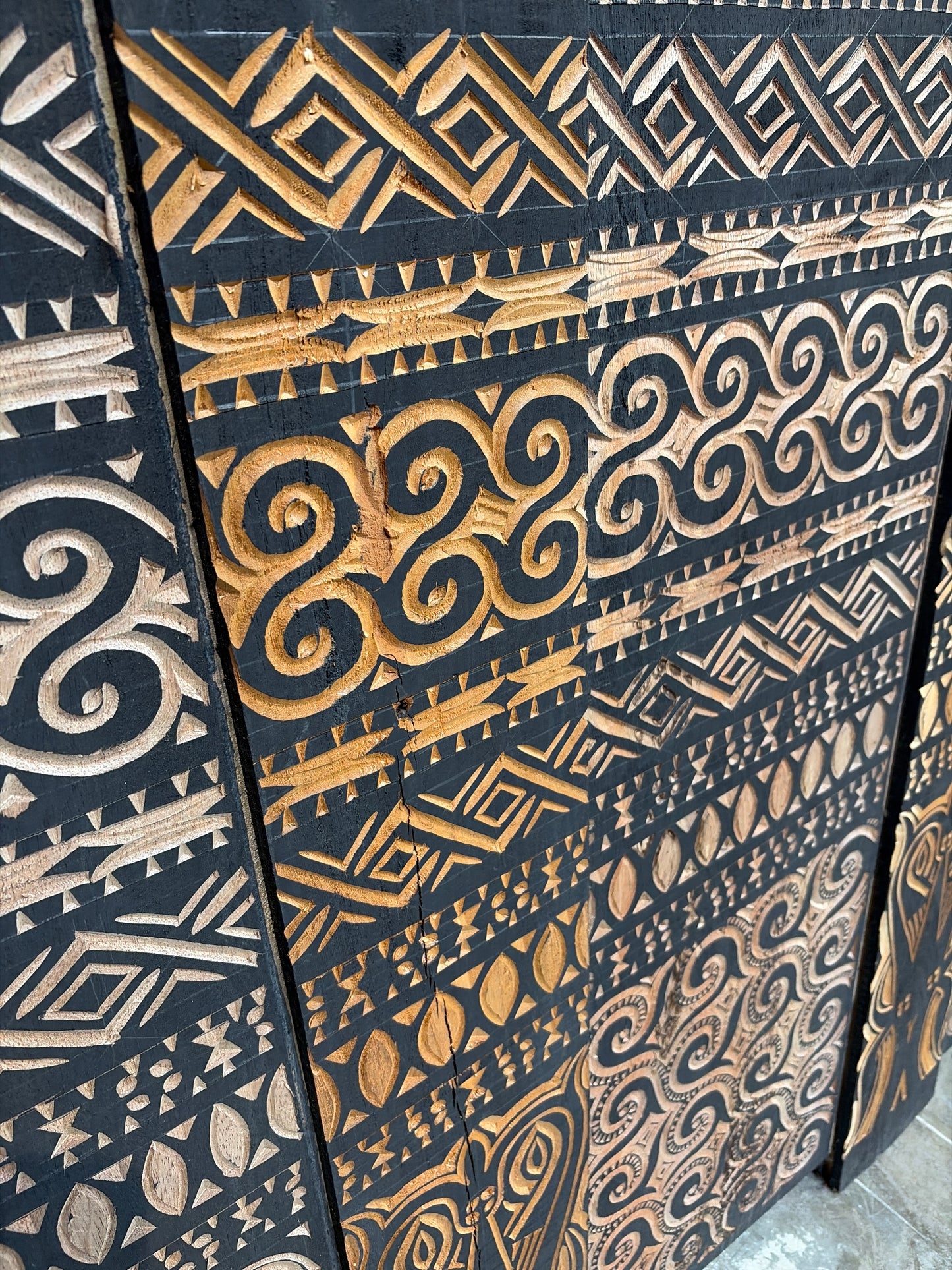 Bali Earthform Hand-Carved Hardwood Room Divider – Black & Natural Tribal Relief