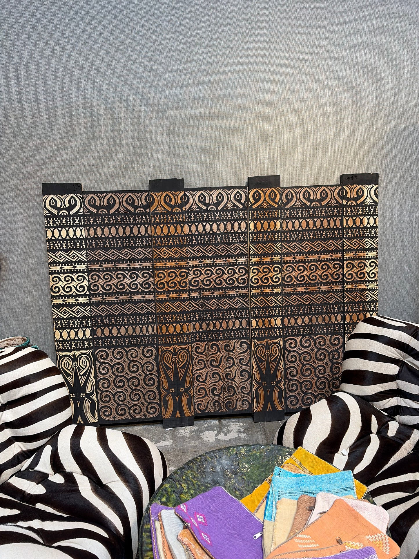 Bali Earthform Hand-Carved Hardwood Room Divider – Black & Natural Tribal Relief