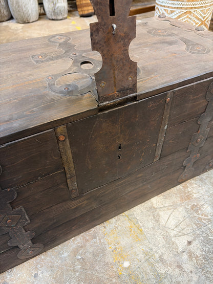 India Haveli Reclaimed Wood & Iron Strapping Chest – Rustic Dark Walnut