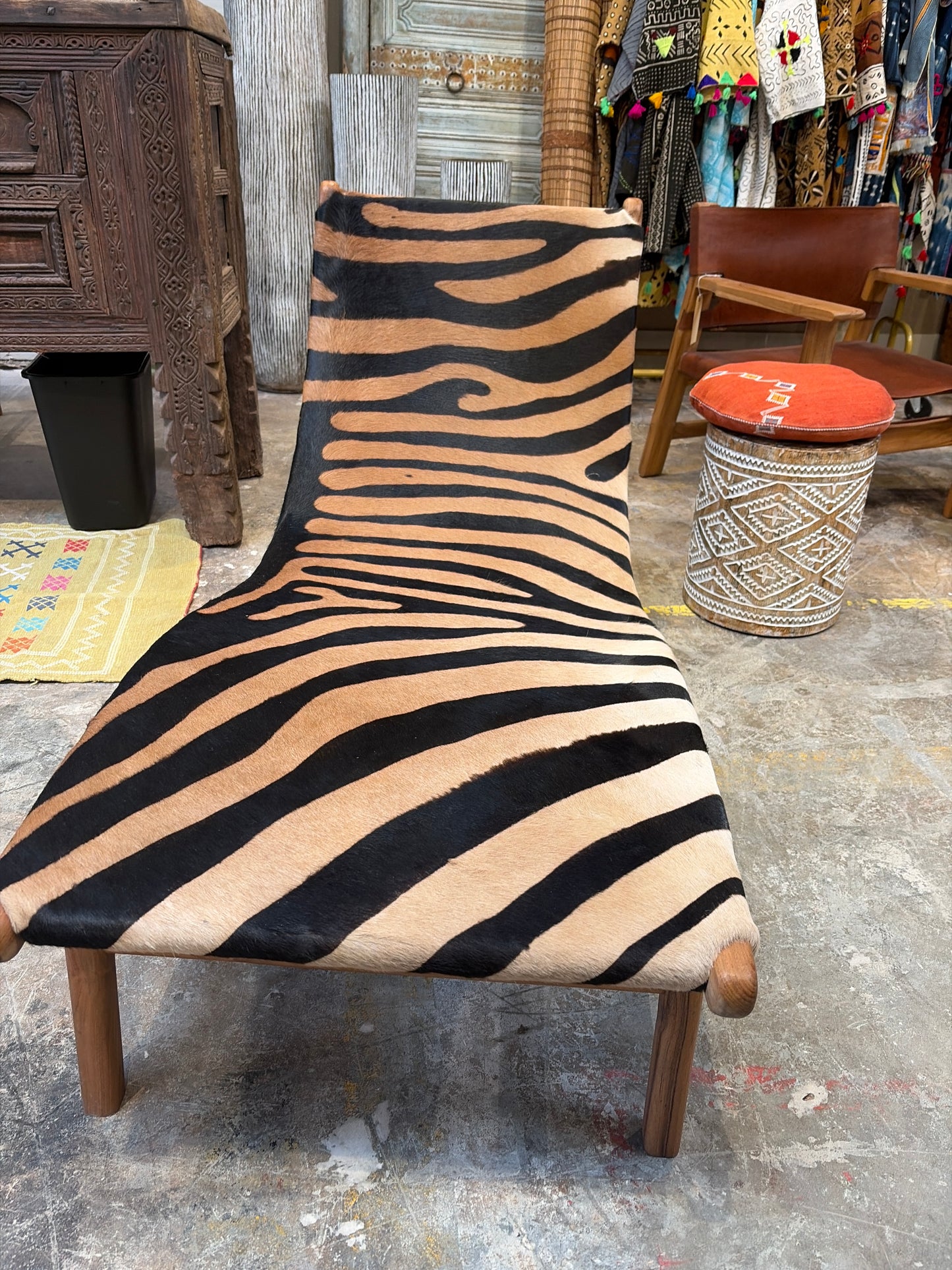 Nomadic Wild Cowhide & Wood Safari Chaise Lounge – Tiger Print