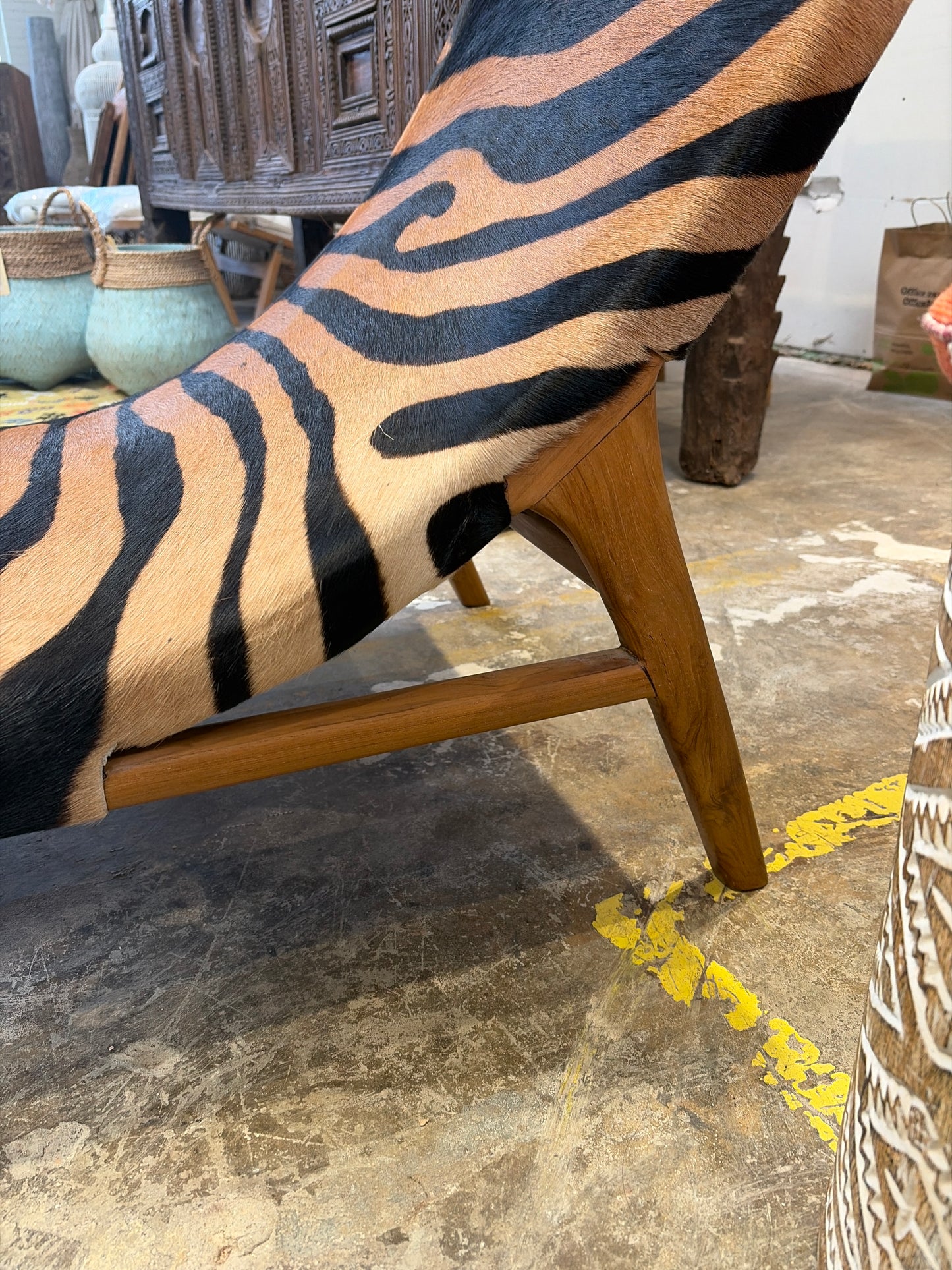 Nomadic Wild Cowhide & Wood Safari Chaise Lounge – Tiger Print